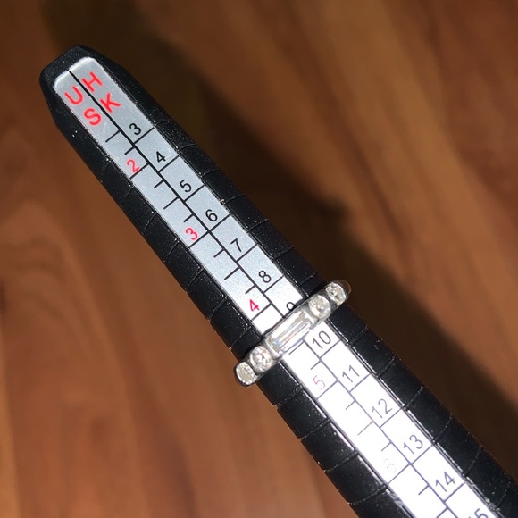 Platinum Ring with Diamonds - Picture 6 of 10